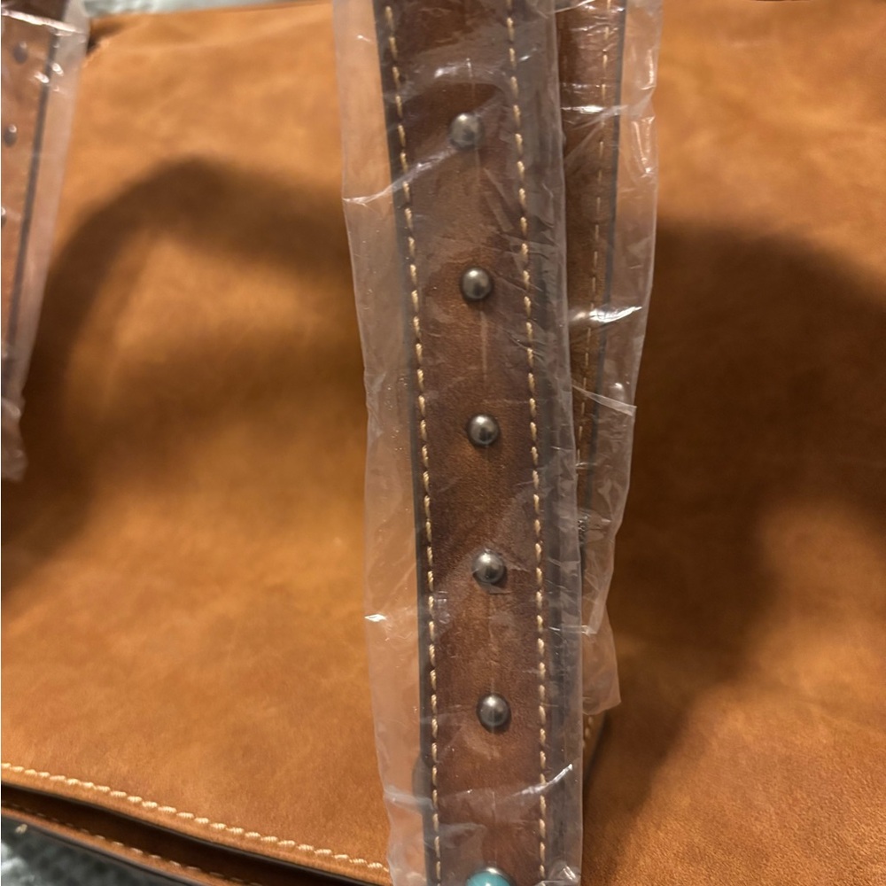 Elegant Tony Lama Brown Concealed Carry Leather Tote with Textured Stripes (NEW) - Picture 7 of 11